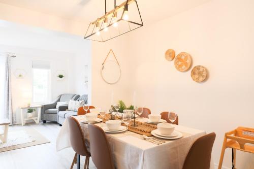 Facilities, Family-Friendly Boho Stay - Sleeps 10 - Near the Falls in Thorold (ON)