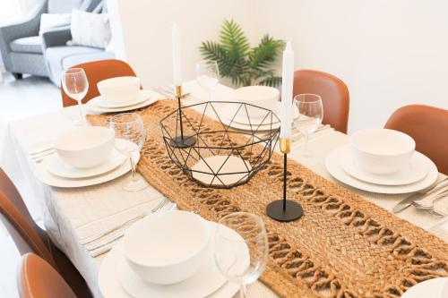 Facilities, Family-Friendly Boho Stay - Sleeps 10 - Near the Falls in Thorold (ON)