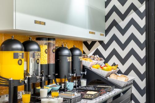 Essen und Erfrischungen, Petit Hostel Palacio Real in Madrid