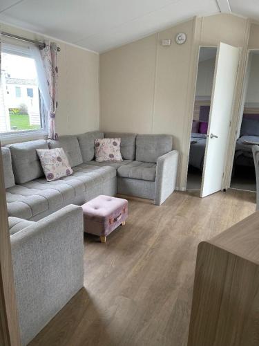 Emma's Oasis 4-bedroom caravan at Durdle Door