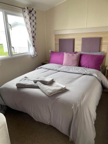 Emma's Oasis 4-bedroom caravan at Durdle Door