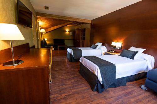 4 twin beds