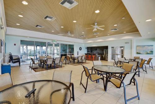 Shared lounge/TV area, Pat's Paradise - 7030N in Ponce Inlet (FL)