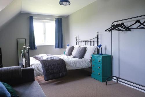 Spacious North Devon villa with beautiful garden - Tap to explore photos
