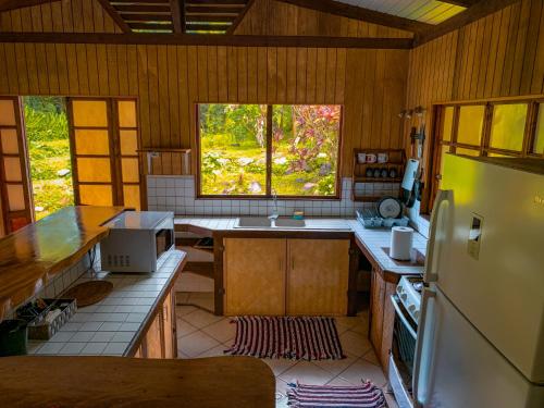Te Fare Manulani in Raiatea
