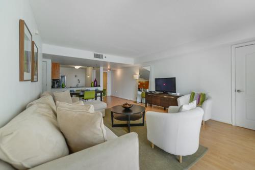 Fantastic 2BR Condo on 31st Floor Free Parking