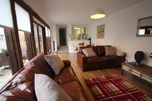 Harpenden House - image 9