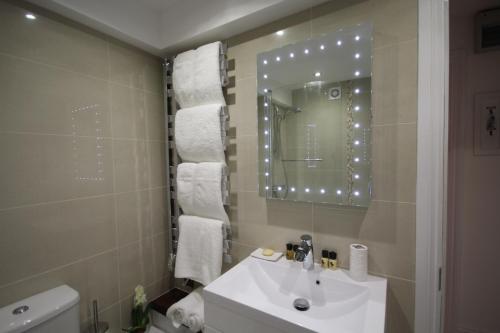 Harpenden House - image 5