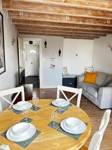 Beautiful cottage in March Beautiful cottage in March