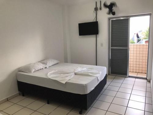 1 double bed, 2 twin beds