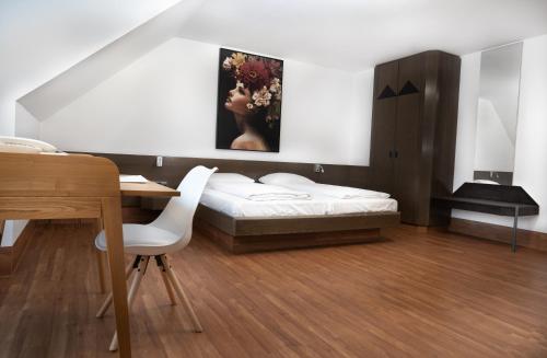 1 king bed, 1 futon bed