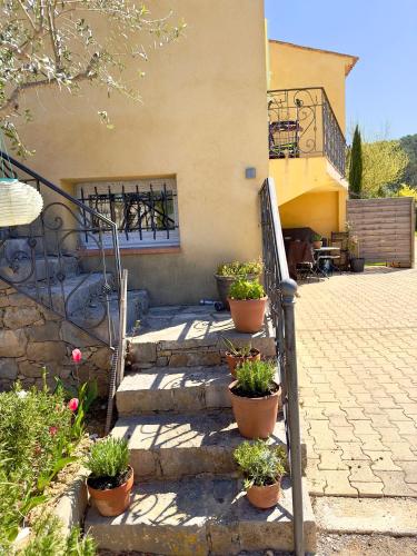 Sous le balcon de Mimishe, en Provence Verte, centre VAR