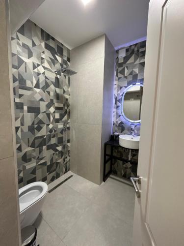 One-Bedroom Apartment image 1