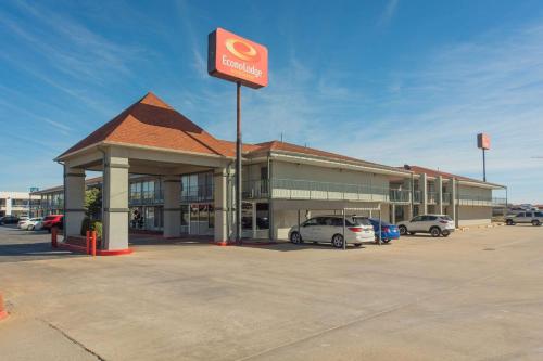 Econo Lodge Inn & Suites Near Bricktown in Oklahoma City, USA