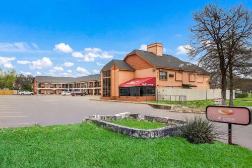 Econo Lodge near The Domain - The Arboretum - Accommodation - Austin