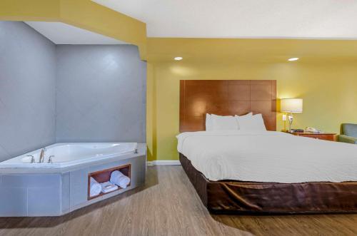 Clarion Pointe Staunton East Clarion Pointe Staunton East