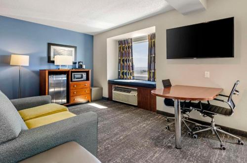 Clarion Pointe Staunton East Clarion Pointe Staunton East