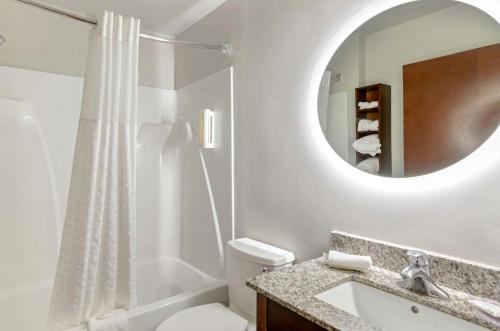 Clarion Pointe Staunton East Clarion Pointe Staunton East