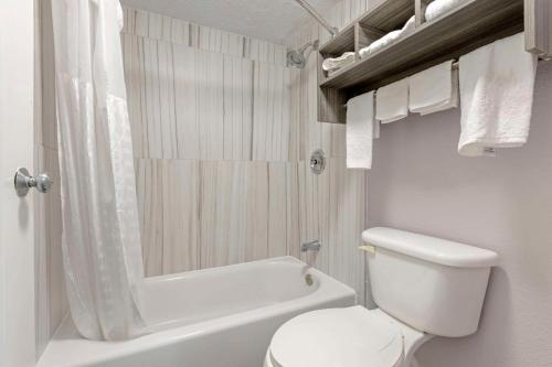 Quality Inn Newberry - image 7