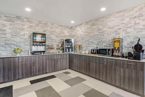 Quality Inn Newberry - image 9