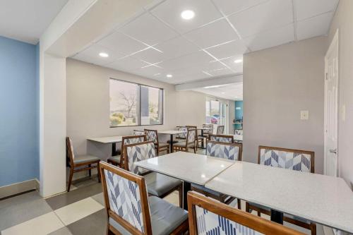 Quality Inn Newberry - image 14