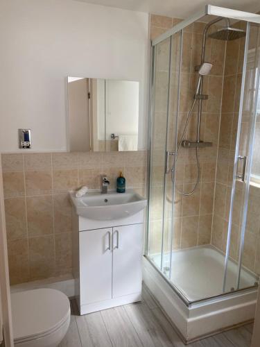 Marine Viewing 2 bedrooms flat, Manchester (photo 4)