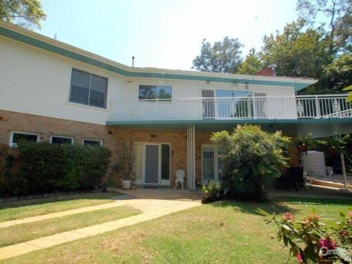 Lake View House entire house in Gosford