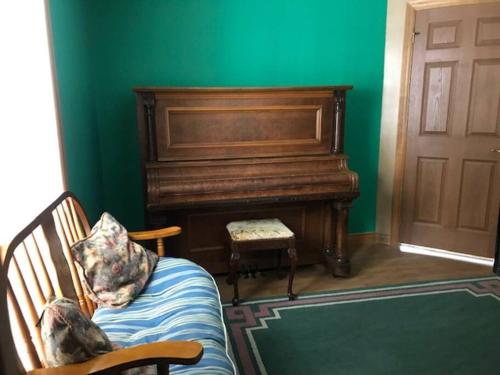 Lakeside Snowmobile - Ski Villa, 4BR 2BA, sleeps 10 thumb 2
