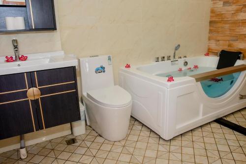 room detail thumbnail 2