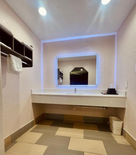 Hollywood INN - Downtown Houston