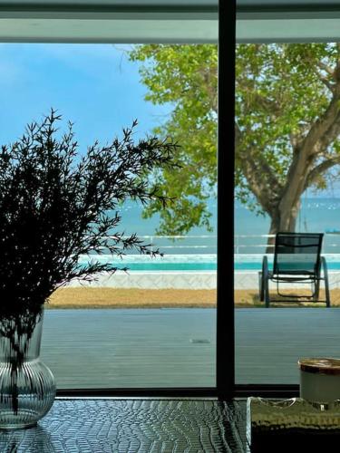 1 Br IS Luxe Beachfront Pool Villa