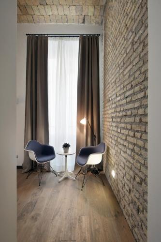 1880 Atypical Rooms - image 8