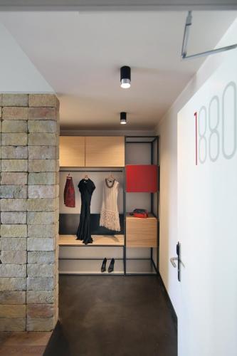 1880 Atypical Rooms - image 13