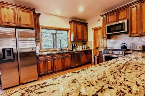 Bel Air of Big Bear - Fun & Tech & Massive Cabin Bel Air of Big Bear - Fun & Tech & Massive Cabin