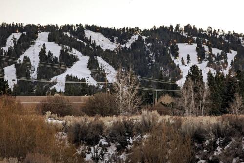 Bel Air of Big Bear - Fun & Tech & Massive Cabin Bel Air of Big Bear - Fun & Tech & Massive Cabin