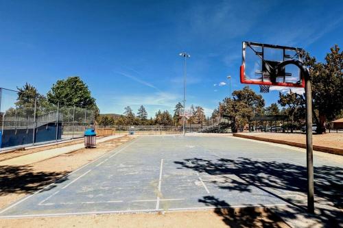 Bel Air of Big Bear - Fun & Tech & Massive Cabin Bel Air of Big Bear - Fun & Tech & Massive Cabin