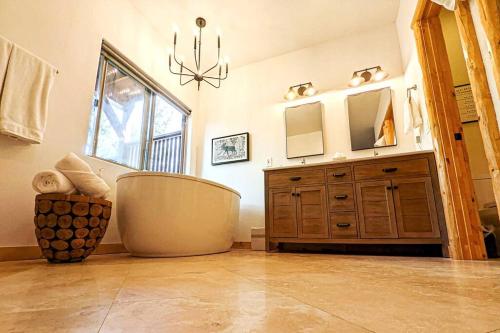 Bel Air of Big Bear - Fun & Tech & Massive Cabin Bel Air of Big Bear - Fun & Tech & Massive Cabin