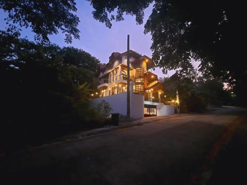 El Castillo Bed and Breakfast