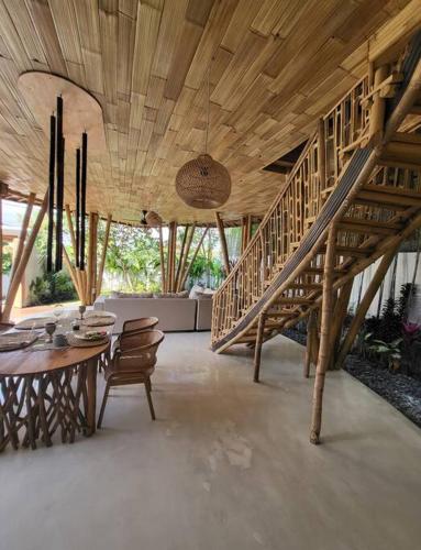 Tropical Bali Bamboo Villa - 7 Minutes from Canggu