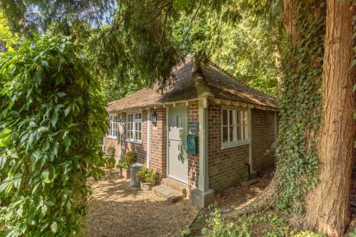 Old Mill Lodge by Huluki Sussex Stays