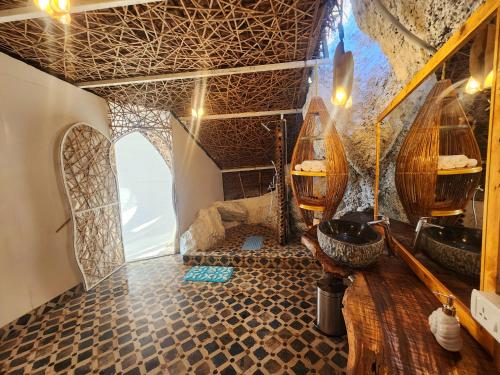 Shower, Obrigado By Craftels in Cabo De Rama Fort