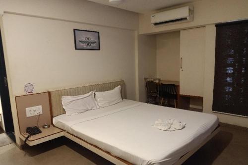 Guestroom, OYO 702748 Hotel Metro Palace in Arnala Beach / Virar