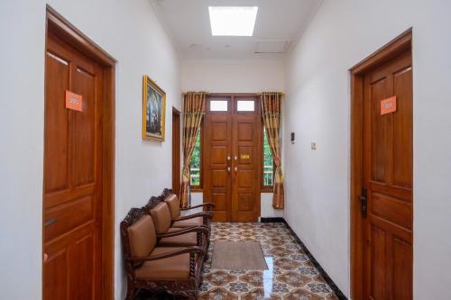 Facilities, RedDoorz Syariah @ Griya Thamrin Manahan Solo near Solo Paragon Mall