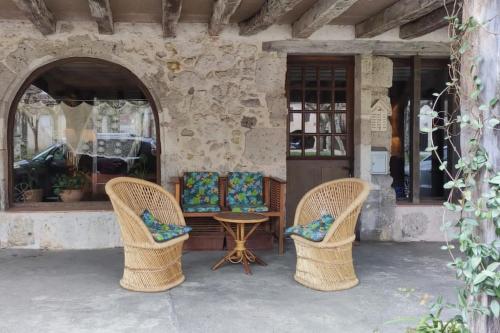 Sous les arcades de Fourcès-Jolie maison médiévale - Location saisonnière - Fourcès