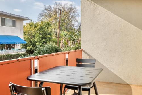 Sherman Oaks 1BR w Pool BBQ nr TJ WF LAX-621 in Los Angeles, USA