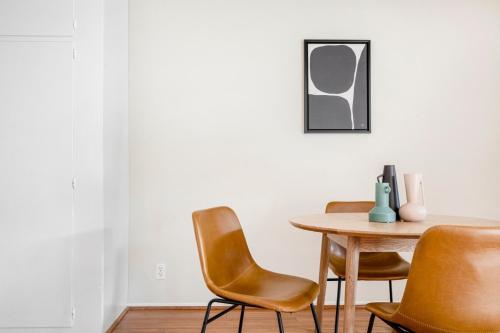 Sherman Oaks 1BR w Pool BBQ nr TJ WF LAX-621 in Los Angeles, USA