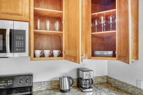 Sherman Oaks 1BR w Pool BBQ nr TJ WF LAX-621 in Los Angeles, USA