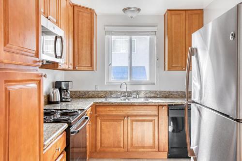 Sherman Oaks 1BR w Pool BBQ nr TJ WF LAX-621 in Los Angeles, USA