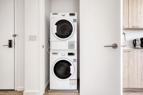 Clinton Hill 2br w gym pool wd nr Barclays NYC-1025 in Brooklyn, USA