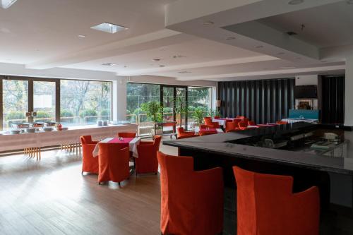 Pub/Lounge, Hotel Grand in Szarajevó